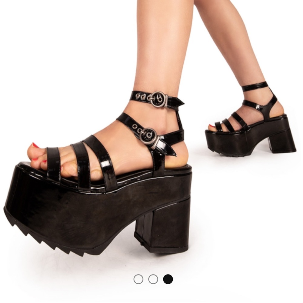 Lamoda formation chunky platform sandals
